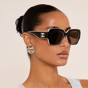 glasses in black and nude